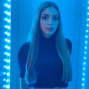 Meet your Posher, Gabriela